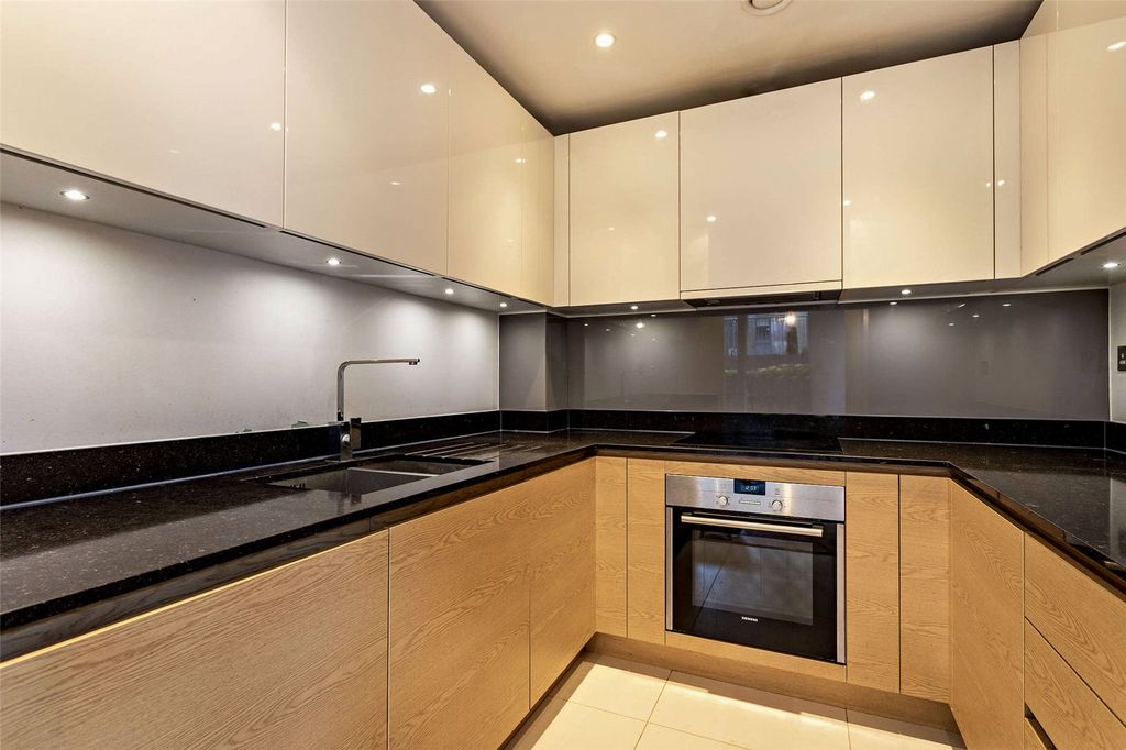 Property photo 2 of 10 Kitchen