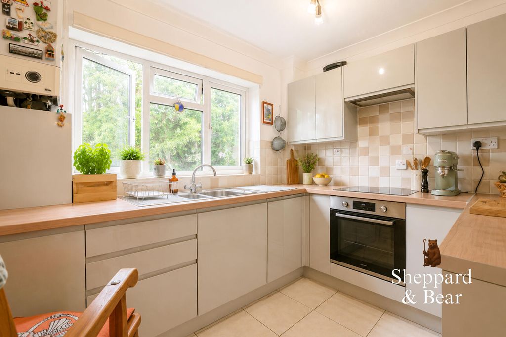 Property photo 2 of 13 Kitchen