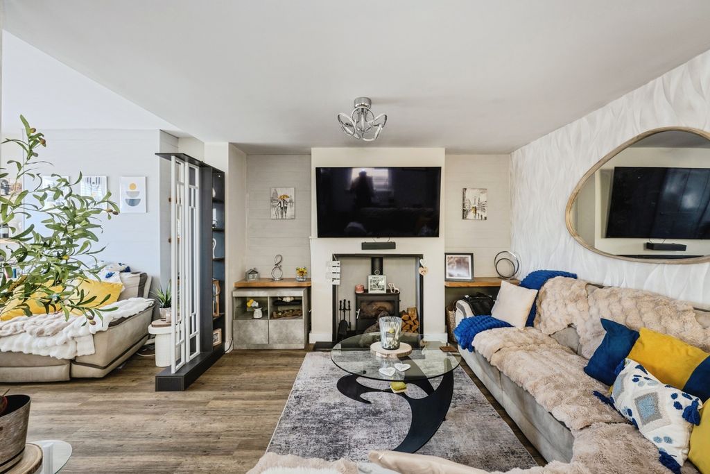 Property photo 2 of 20 Pbox-Img.Jpg