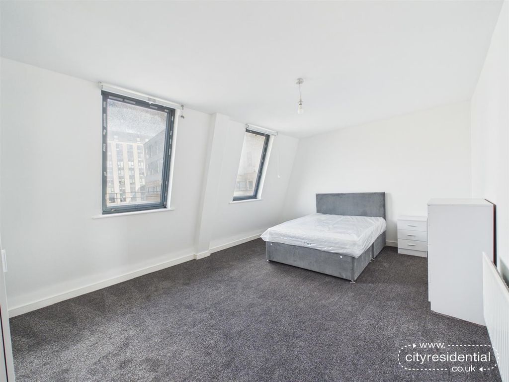 Property photo 3 of 12