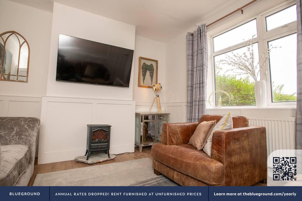 Property photo 3 of 30 Living Room