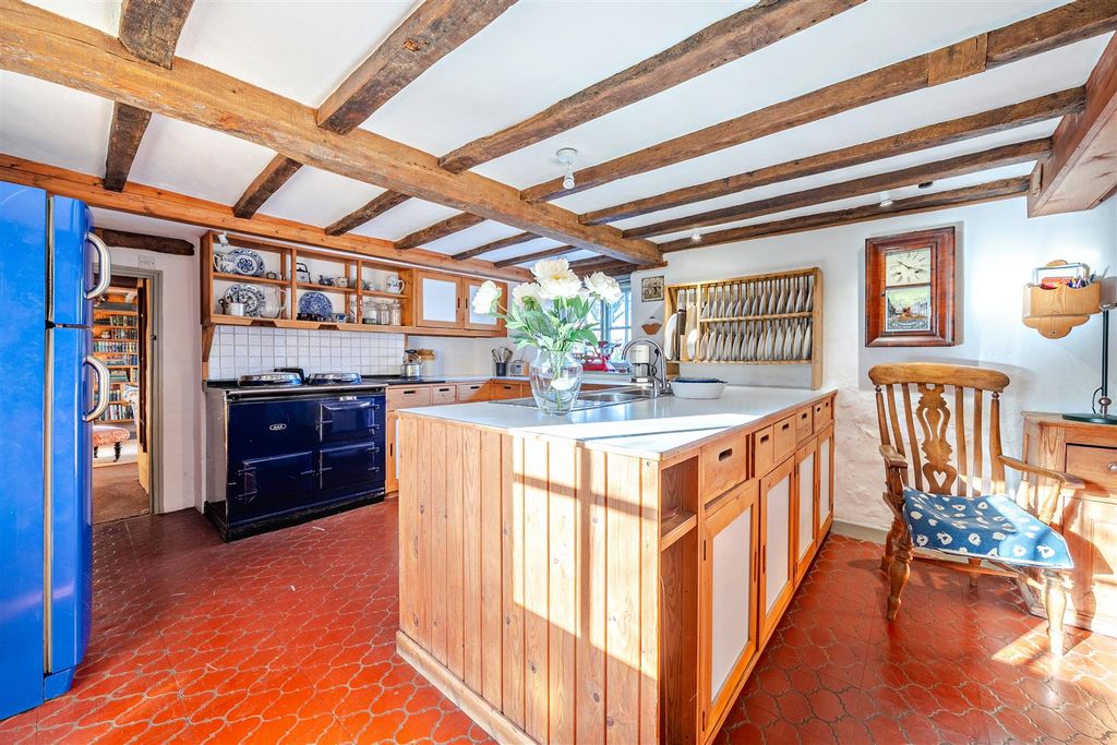 Property photo 2 of 28