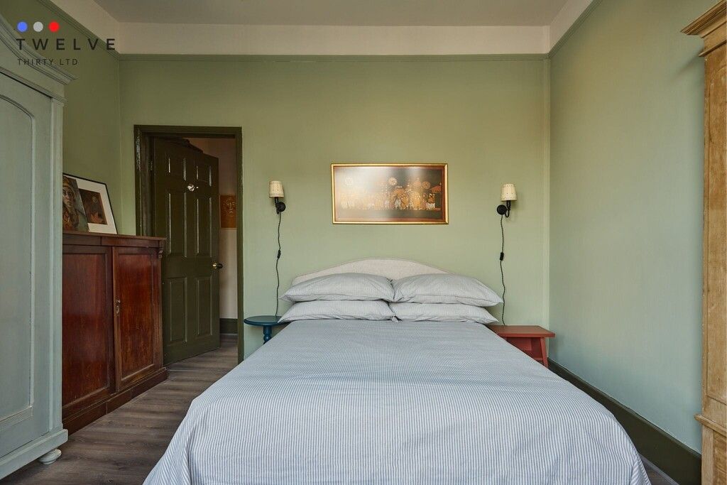 Property photo 2 of 9 Bedroom