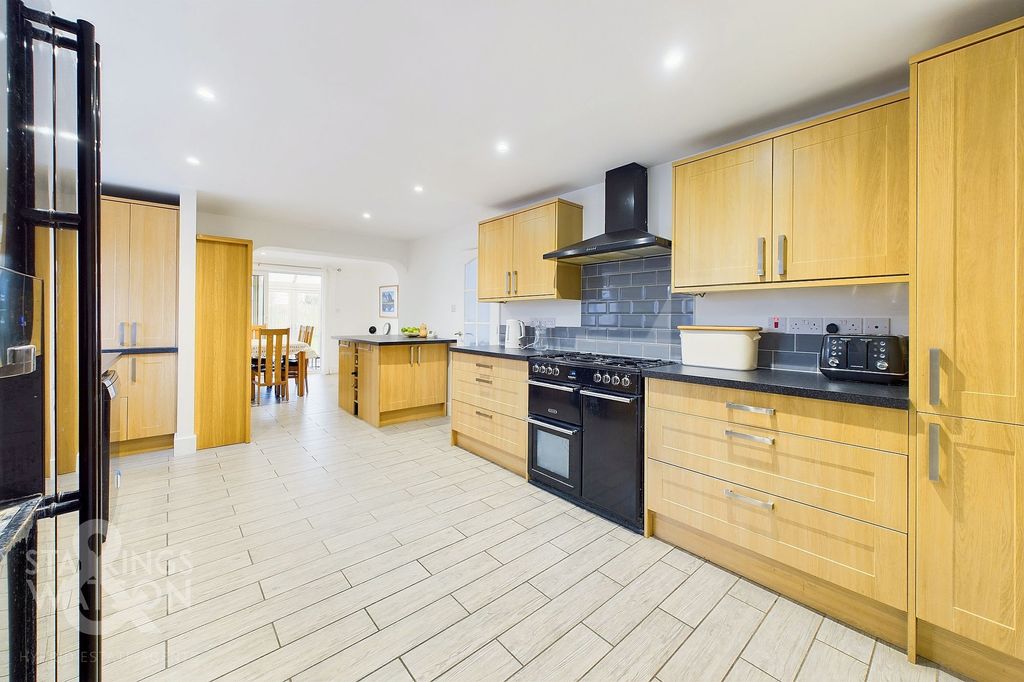 Property photo 3 of 32