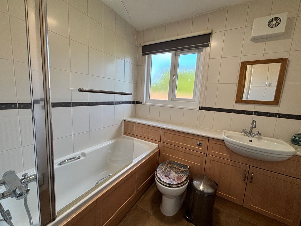 Property photo 3 of 7 Bathroom