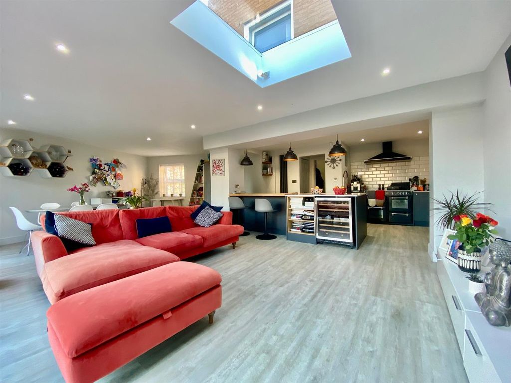 Property photo 2 of 24