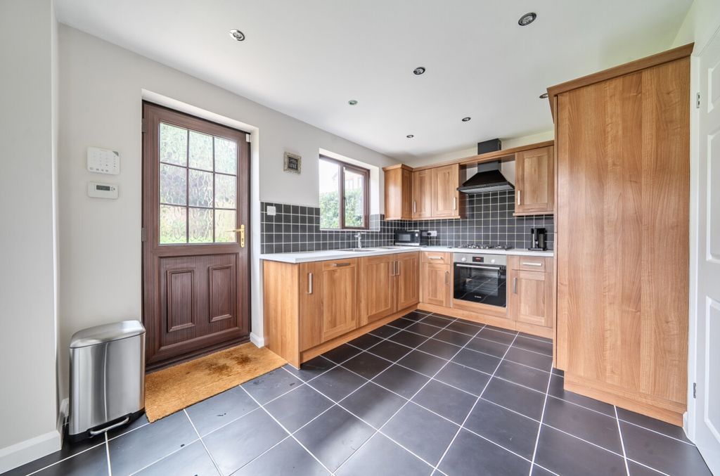 Property photo 2 of 17 Dining Kitchen