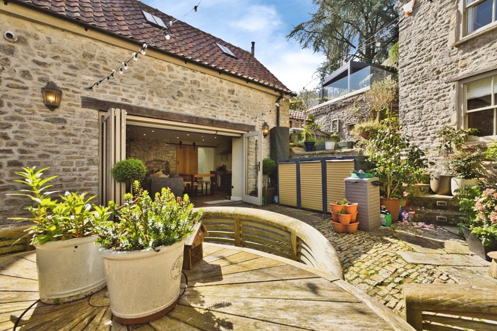 Property photo 2 of 28 Garden