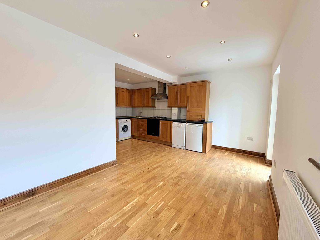 Property photo 2 of 9 Gallery