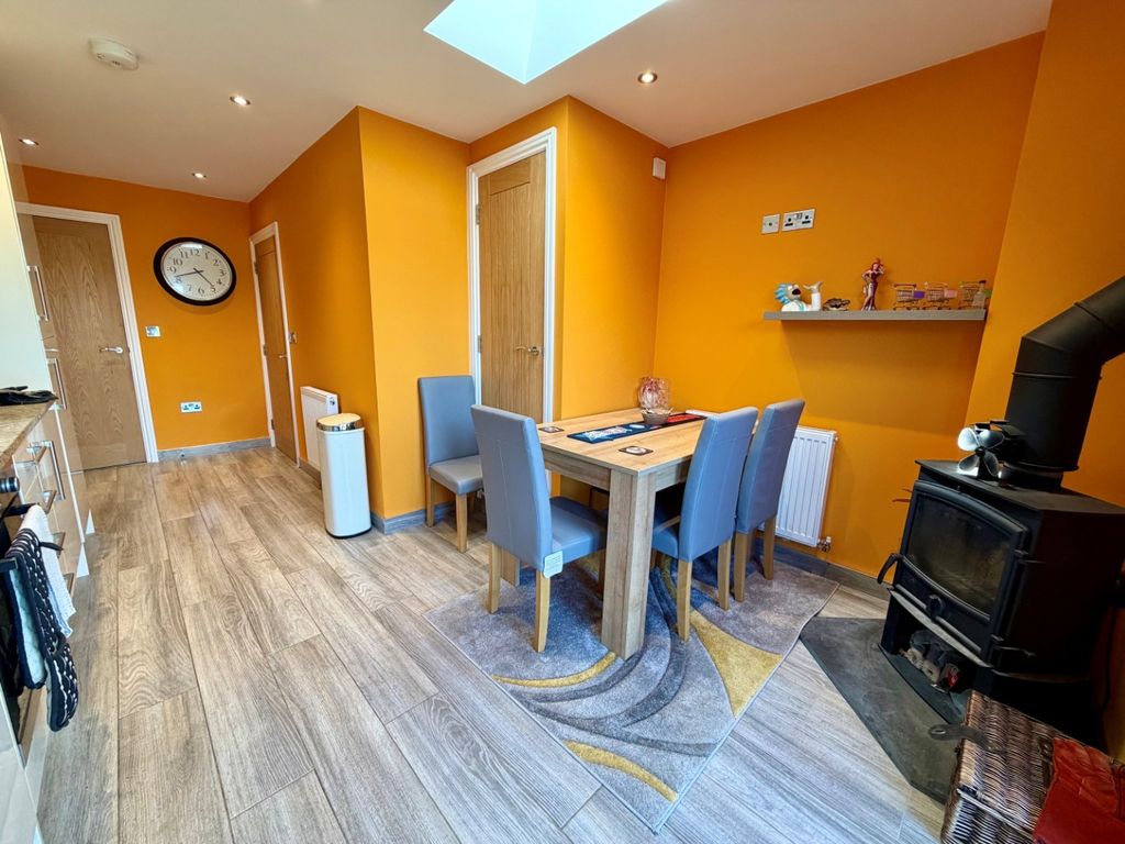 Property photo 3 of 12 4688382