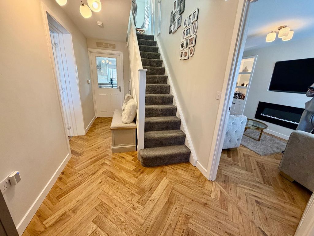 Property photo 2 of 20 Entrance Hallway