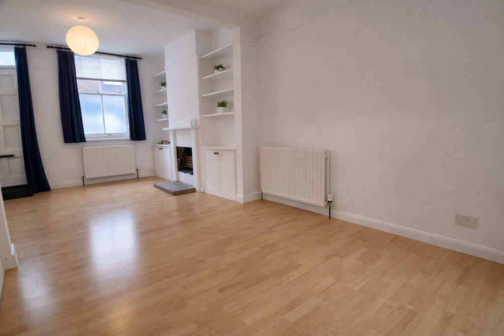 Property photo 3 of 11 Living Room