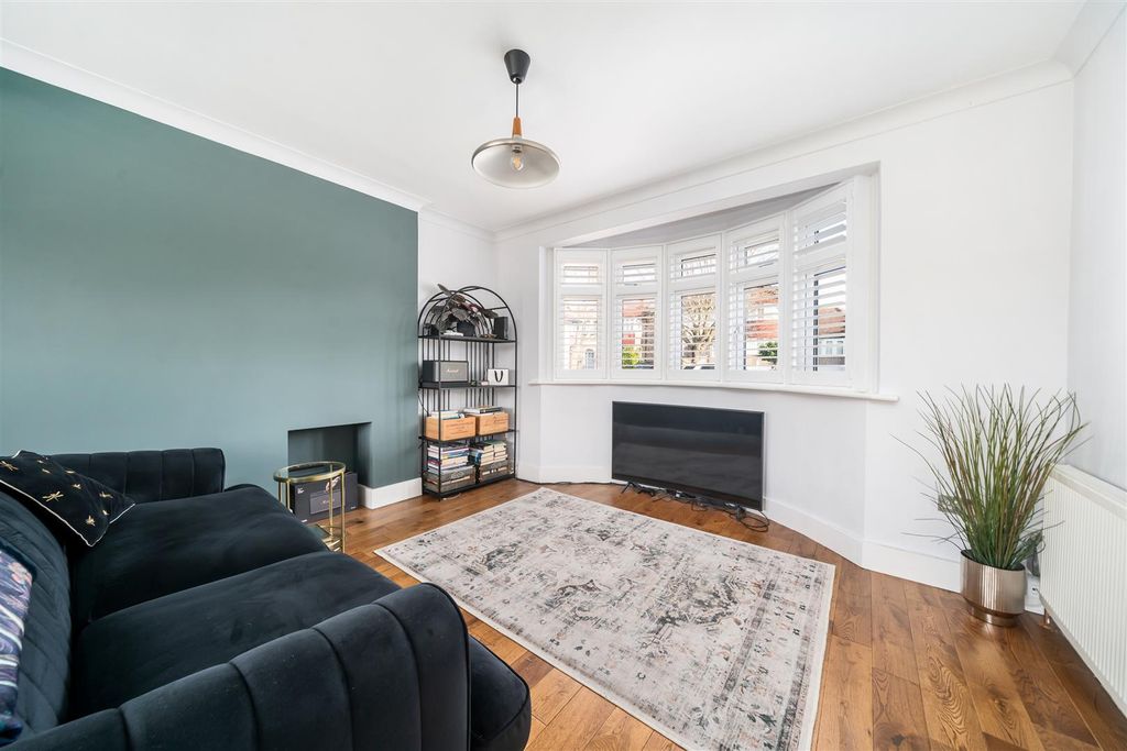 Property photo 2 of 16 Churston Drive