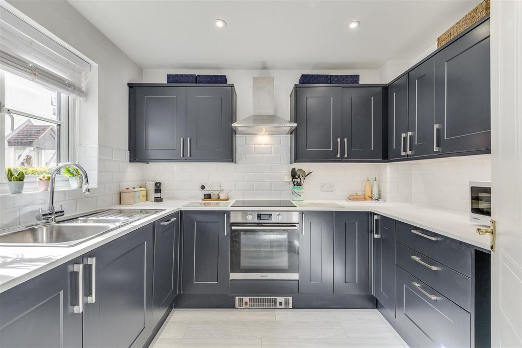 Property photo 2 of 37 River Court 5-10.Jpg