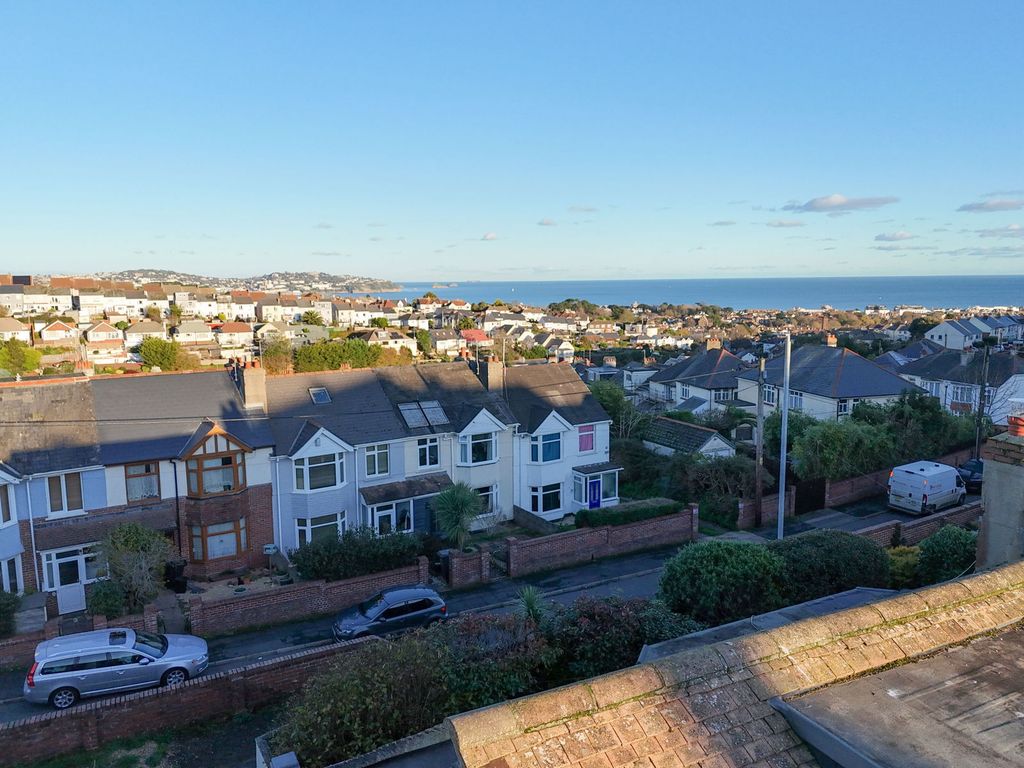 Property photo 2 of 25