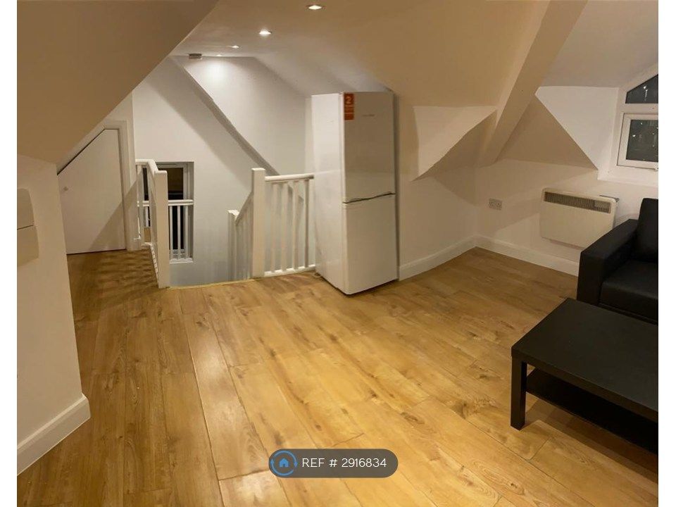 Property photo 3 of 12 Living Space