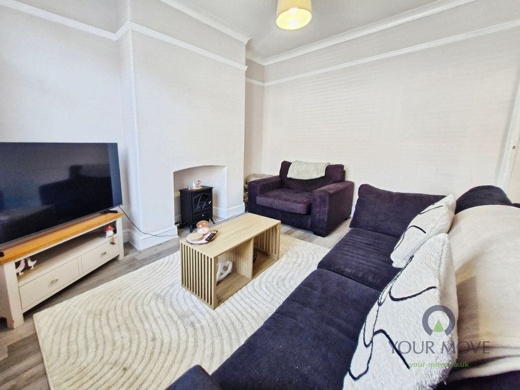 Property photo 3 of 15 Lounge