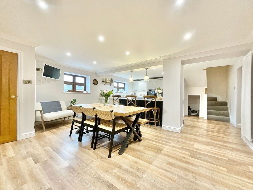 Property photo 2 of 34