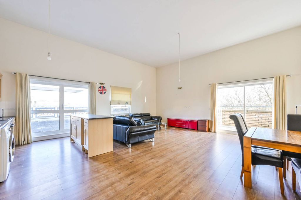 Property photo 2 of 11