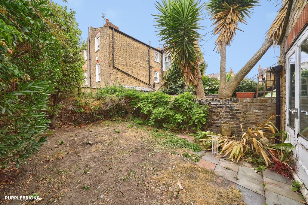 Property photo 3 of 18 Garden