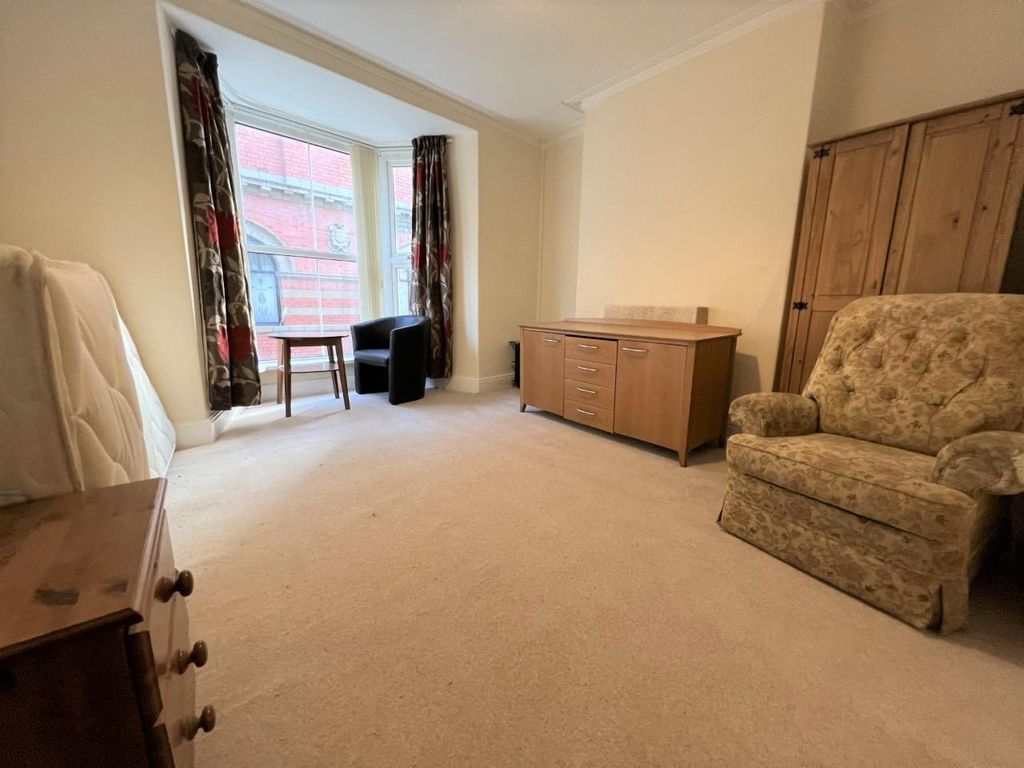 Property photo 2 of 5 Bed 4.Jpg