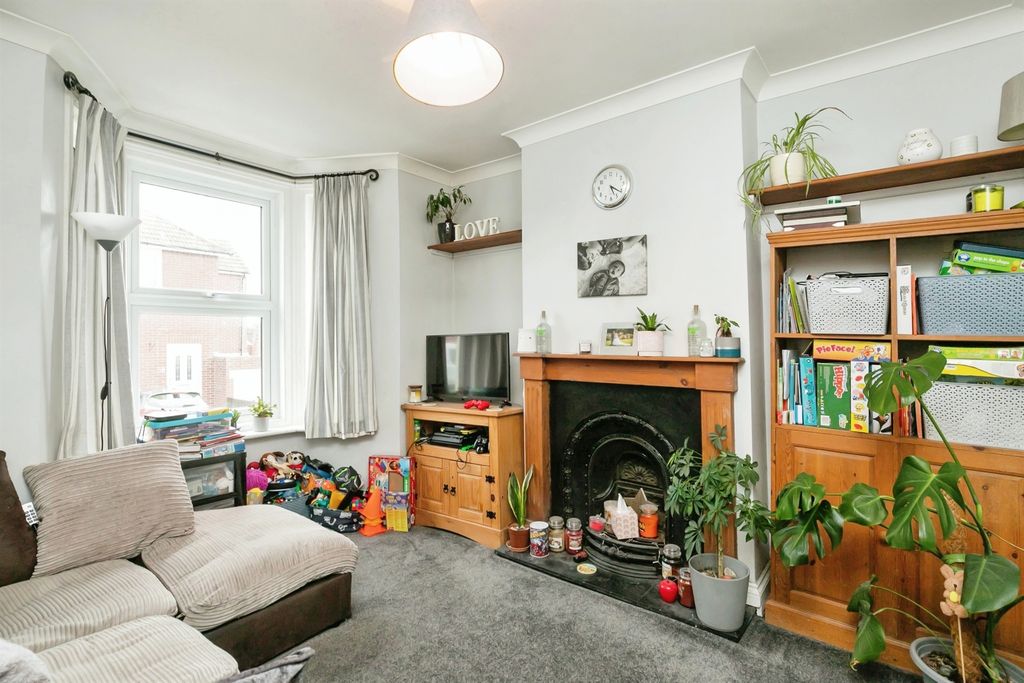 Property photo 2 of 19