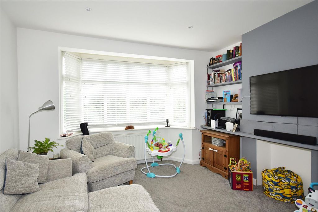 Property photo 3 of 6