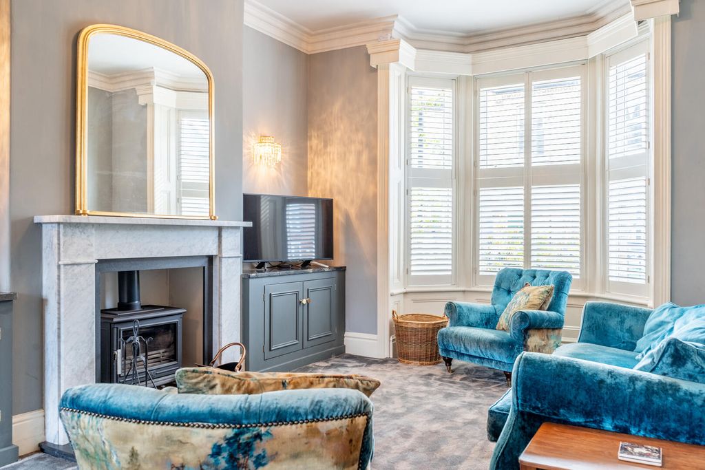 Property photo 2 of 16 Living Room