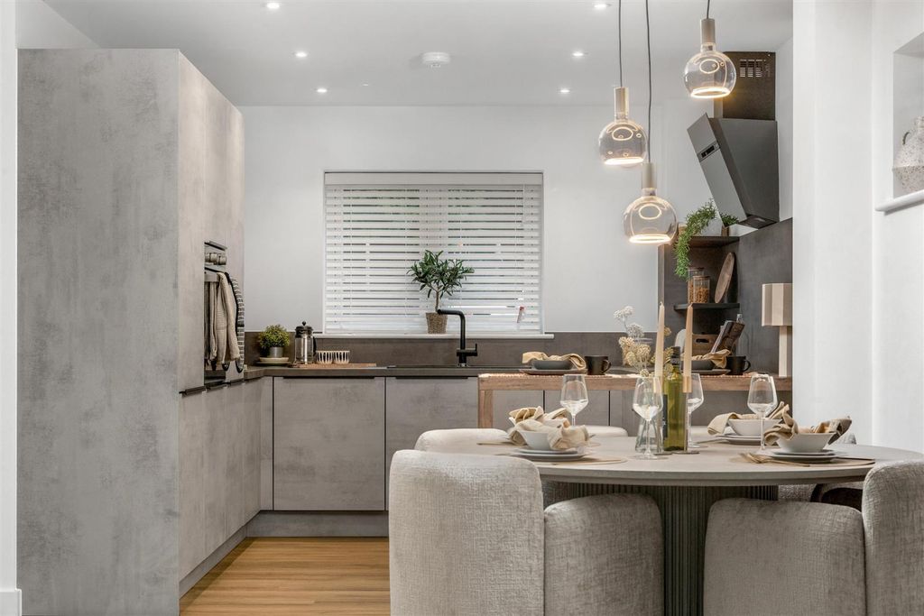 Property photo 3 of 18 Baxter Green Web Ph-15.Jpg