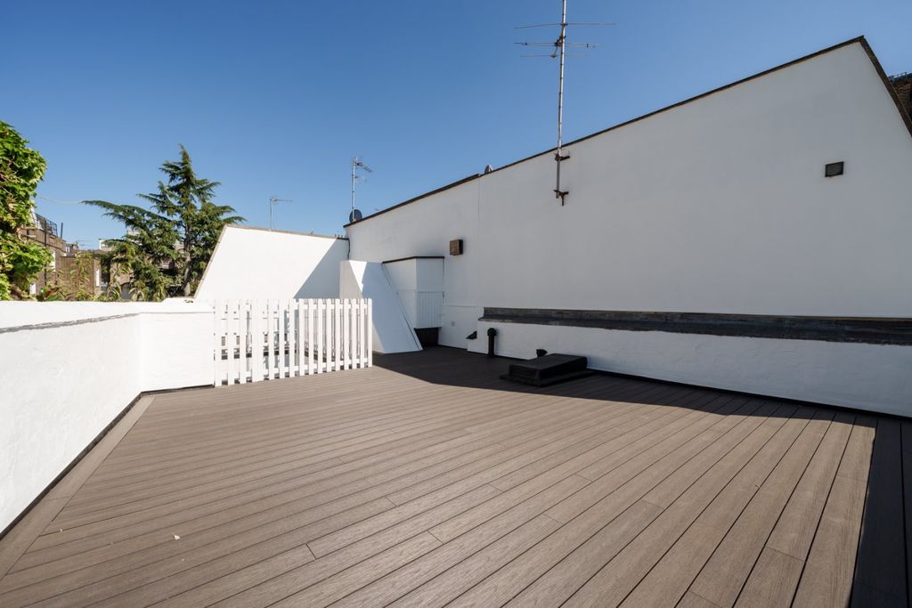Property photo 3 of 14 Roof Terrace