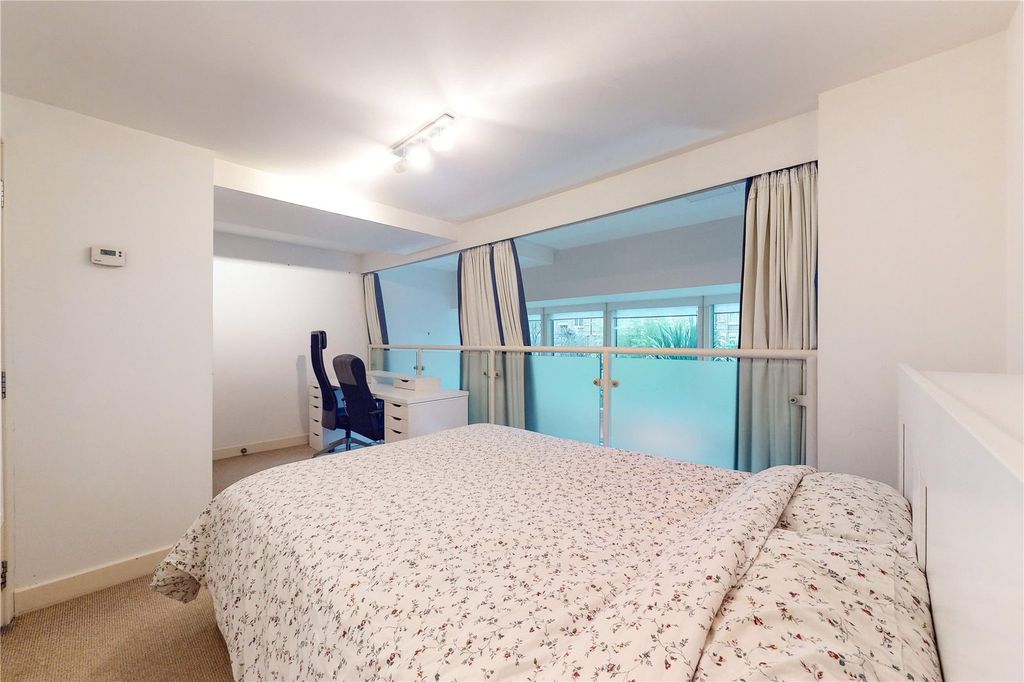 Property photo 3 of 12 Bedroom