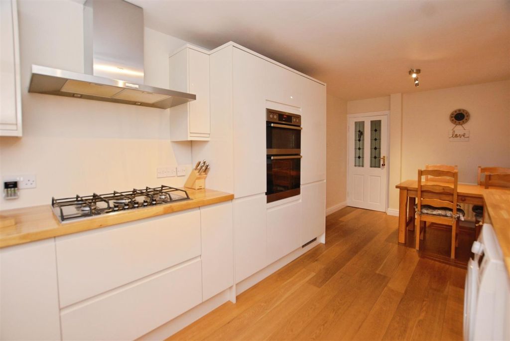 Property photo 3 of 29 Kitchen