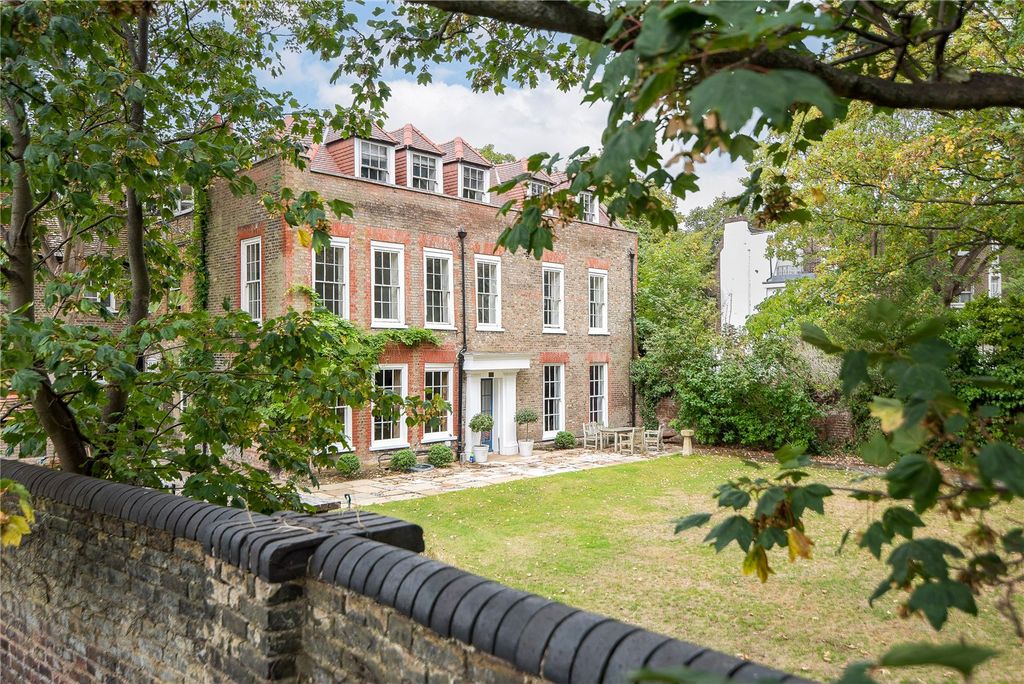 Property photo 1 of 19 Mortlake High Street