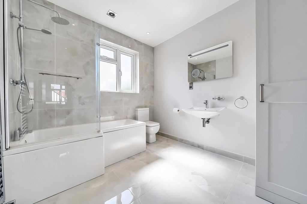 Property photo 3 of 12 Bathroom