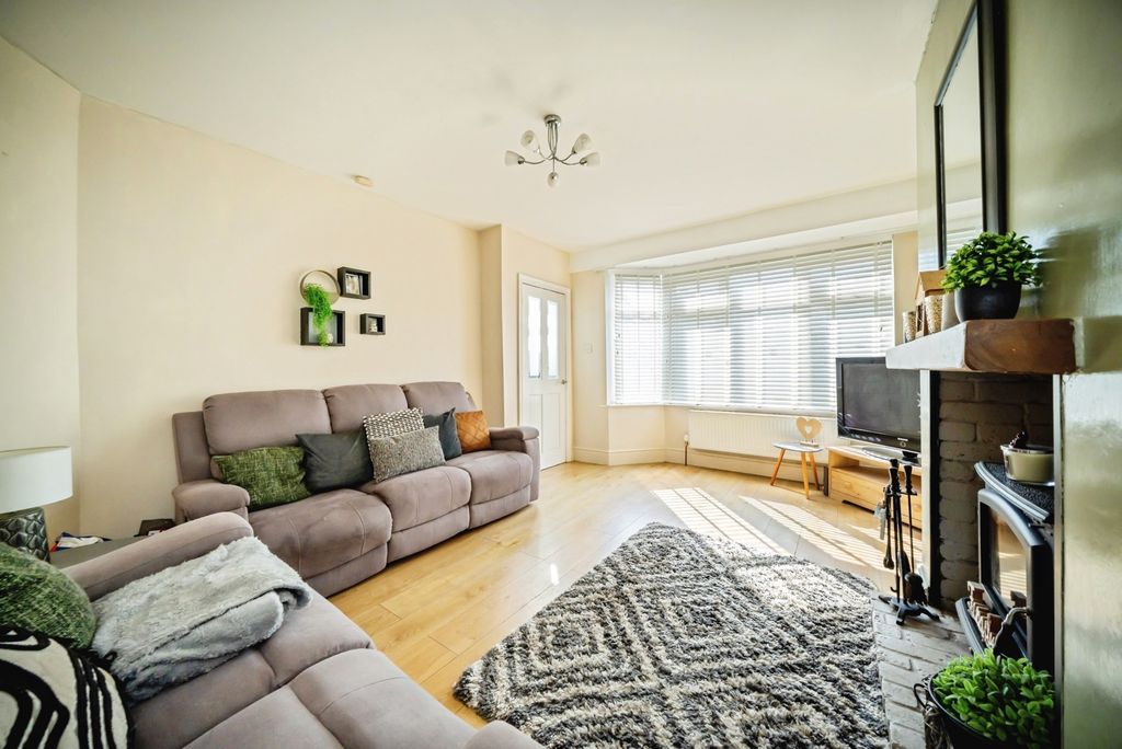 Property photo 3 of 16 Pbox-Img.Jpg