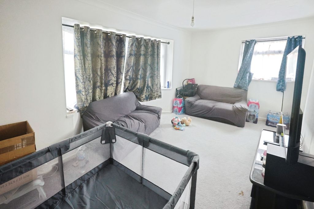 Property photo 2 of 8 Pbox-Living_Room-340324.Jpg