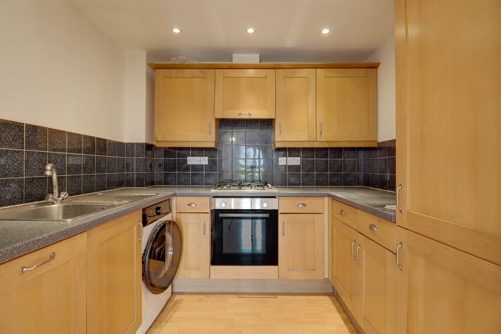 Property photo 3 of 10 Img8618Img8620