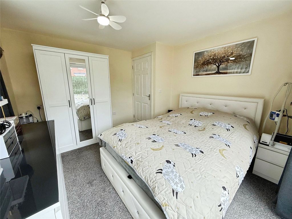 Property photo 2 of 14 Bedroom 1