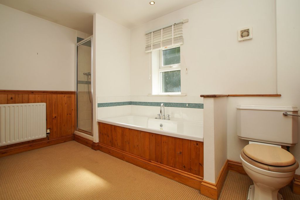 Property photo 3 of 29 Family Bathroom