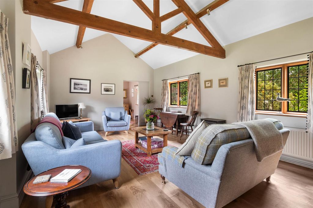 Property photo 2 of 28