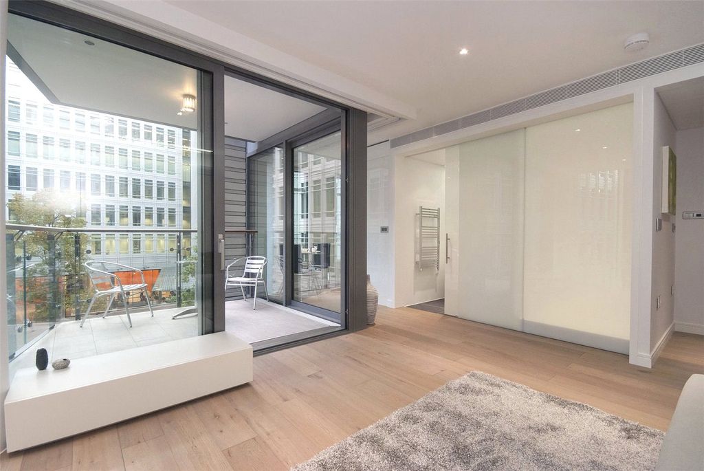 Property photo 2 of 8 Studio