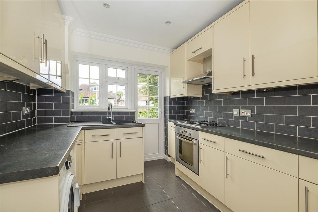 Property photo 3 of 7 Kitchen.Jpg