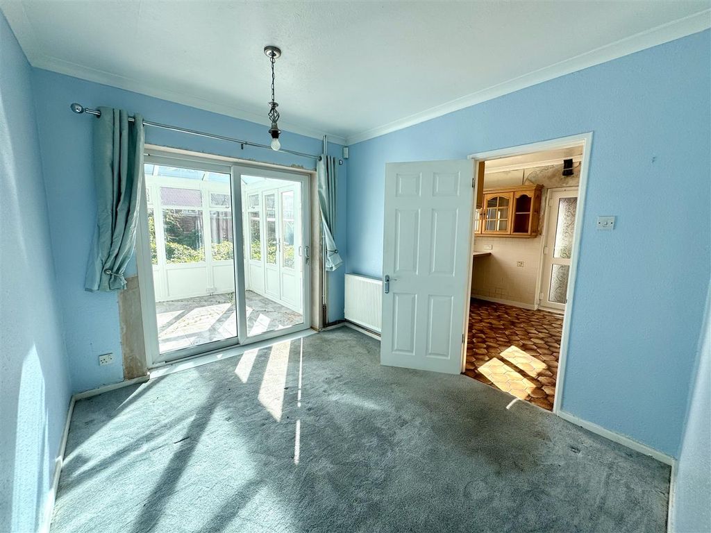 Property photo 3 of 16 Dining Room