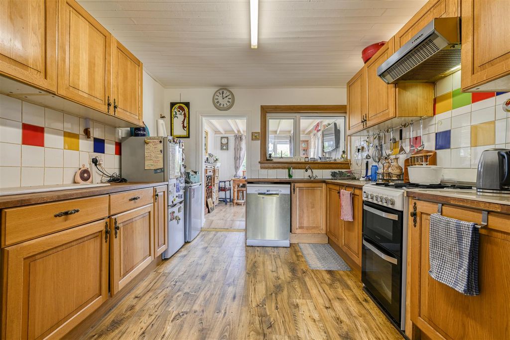 Property photo 3 of 11 Kitchen/Diner