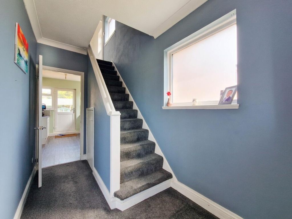 Property photo 2 of 15 Hallway