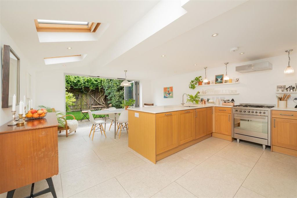 Property photo 3 of 12 Becklow Road  - (04 Of 19).Jpg