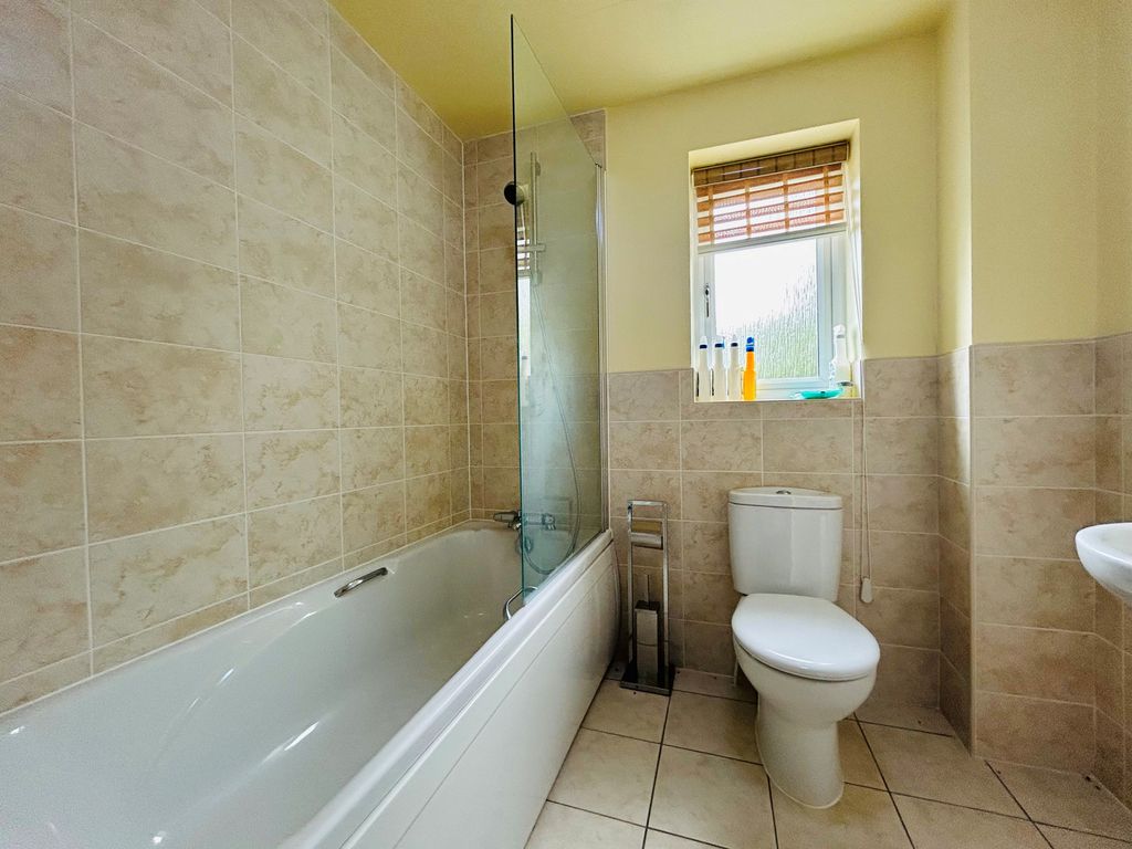 Property photo 1 of 12 Bathroom