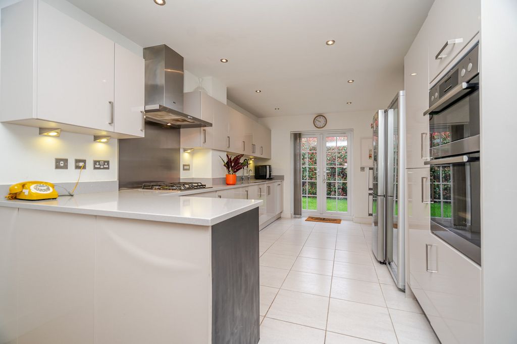 Property photo 2 of 36