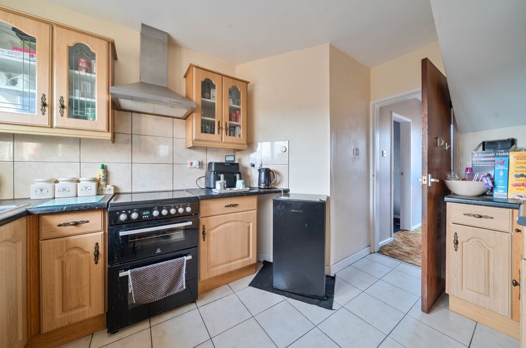 Property photo 3 of 22 1432651-10-69Bc9390583F5-Arw-1