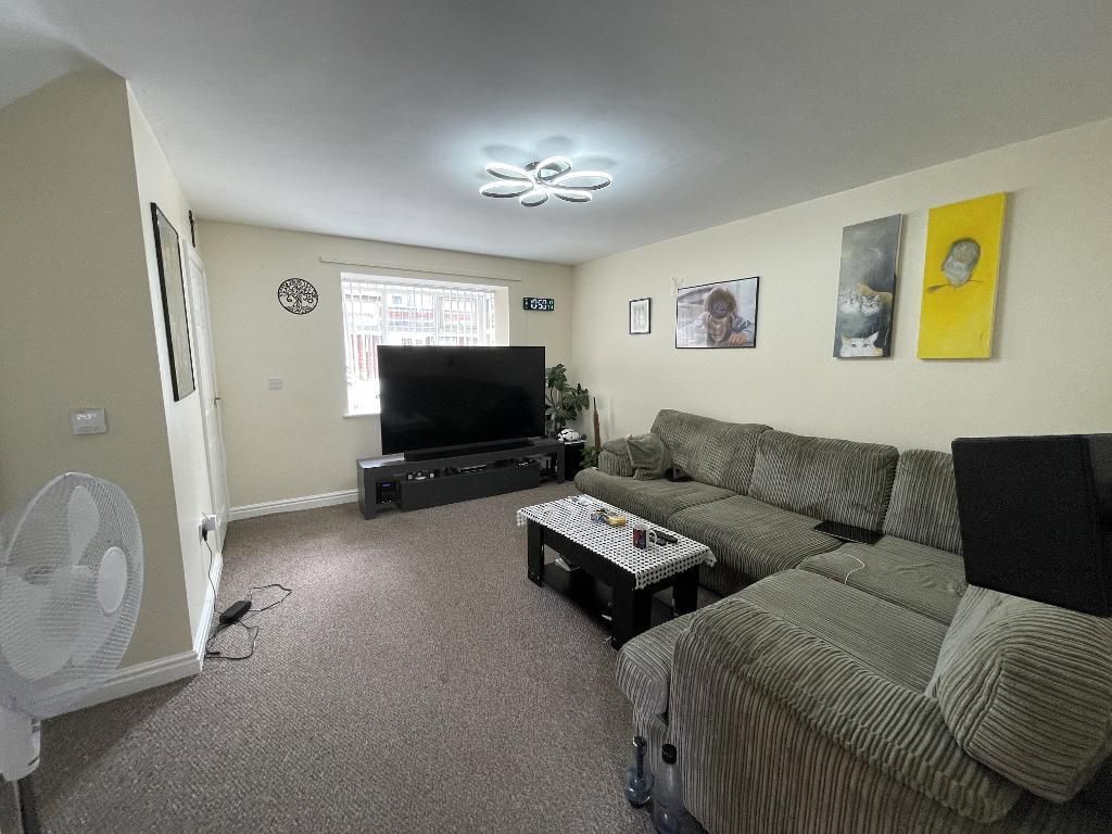 Property photo 3 of 7 Lounge